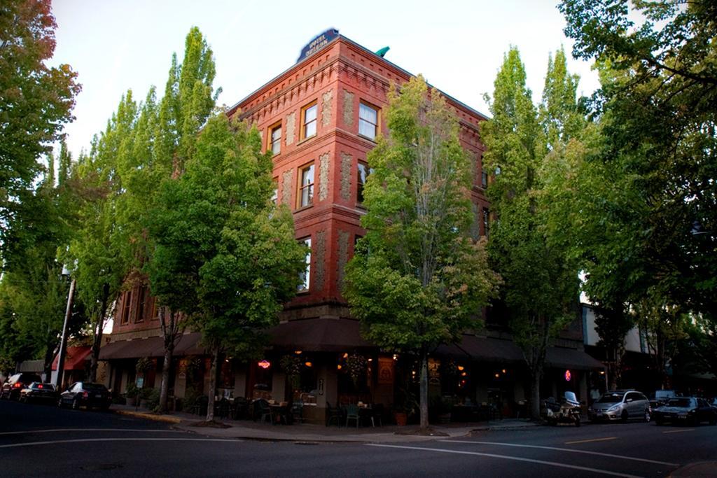 Mcmenamins Hotel Oregon McMinnville Dış mekan fotoğraf